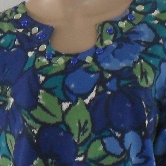 Heart Of Palm Large Blue Floral Beaded Top - Picture 4 of 7
